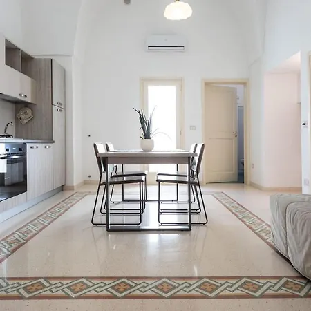 Apartment La Dimora Di Giorgio E Silene Matino